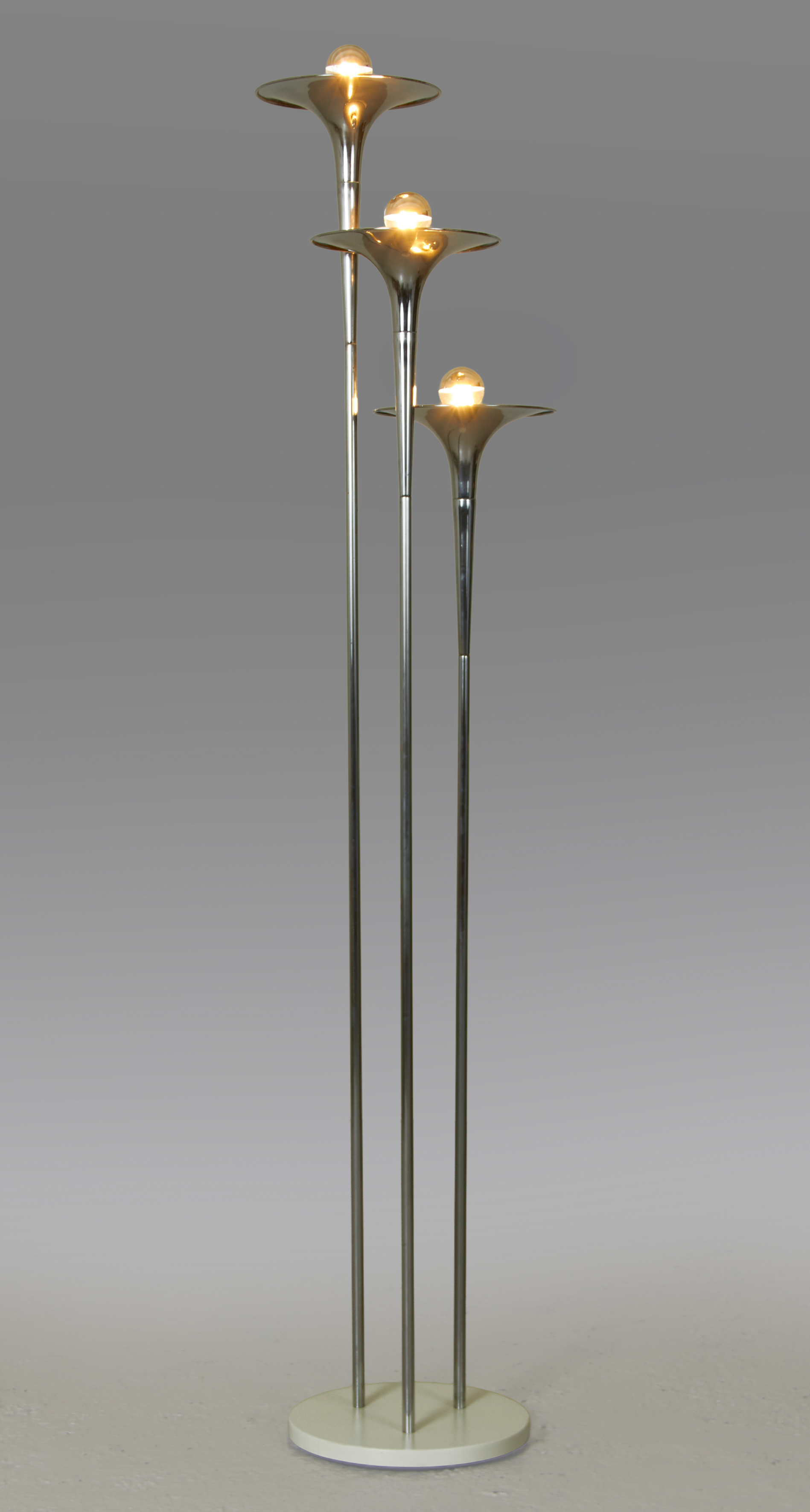 GOFFREDO REGGIANI (Parma 1927 – 2004)
“Trompeta”, c. 1970
Lámpara de pie de diseño italiano con...