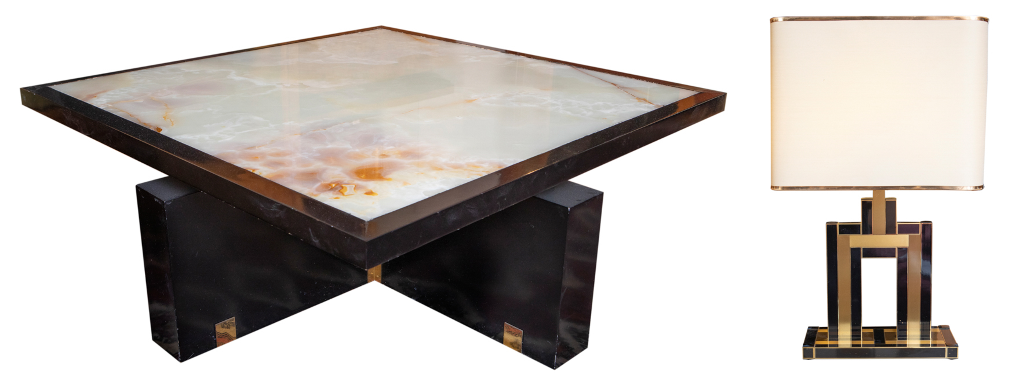 Conjunto de exclusivo diseño contemporáneo de alta decoración.  Mesa  de centro cuadrangular y otra...