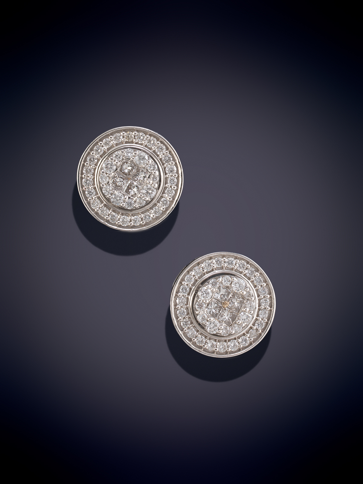 PENDIENTES DE BRILLANTES SOBRE UNA MONTURA DE ORO BLANCO DE 18K.