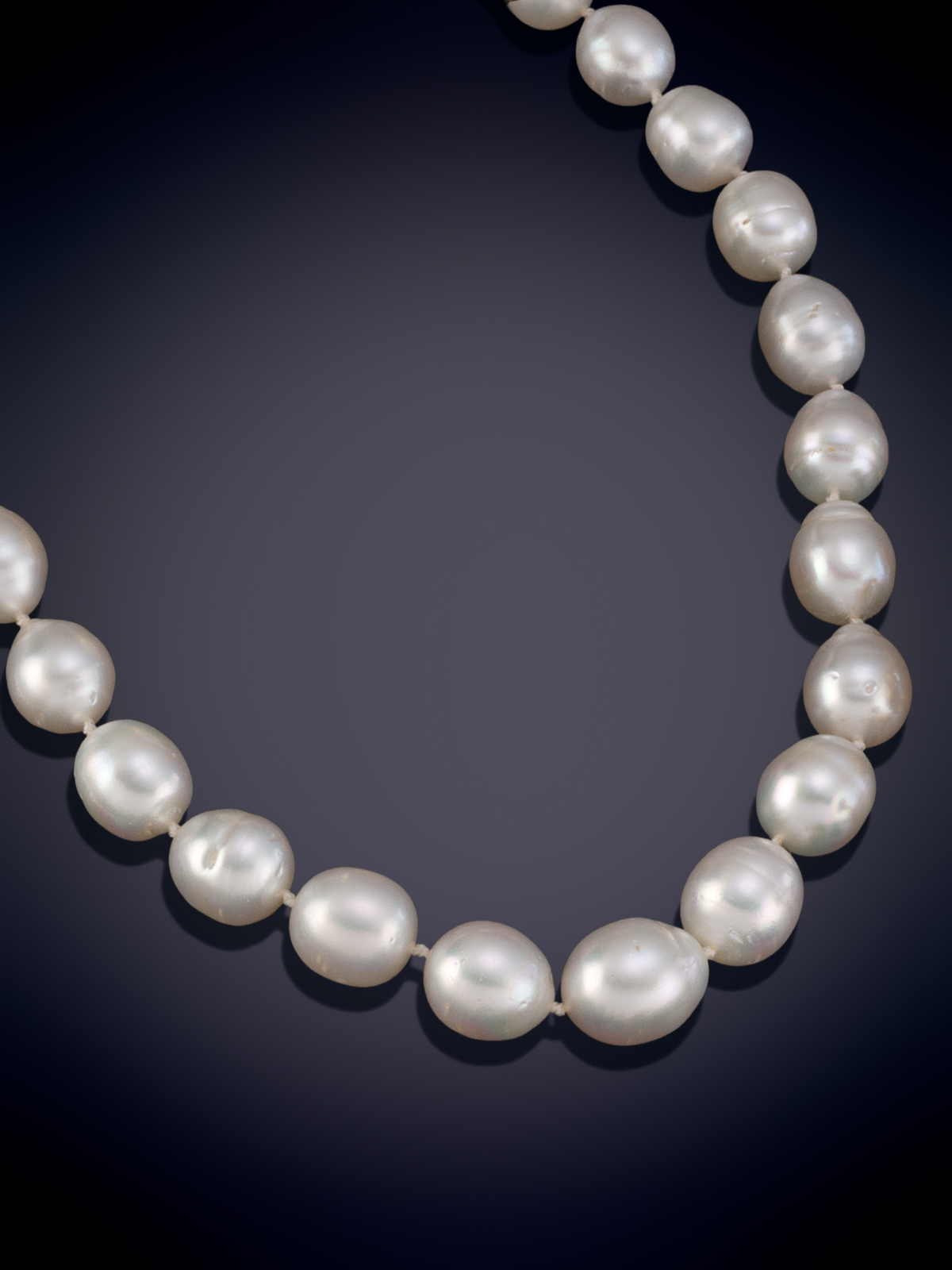 COLLAR DE PERLAS AUSTRALIANAS EN DEGRADÉ. Sistema del cierre en oro blanco de 18k.