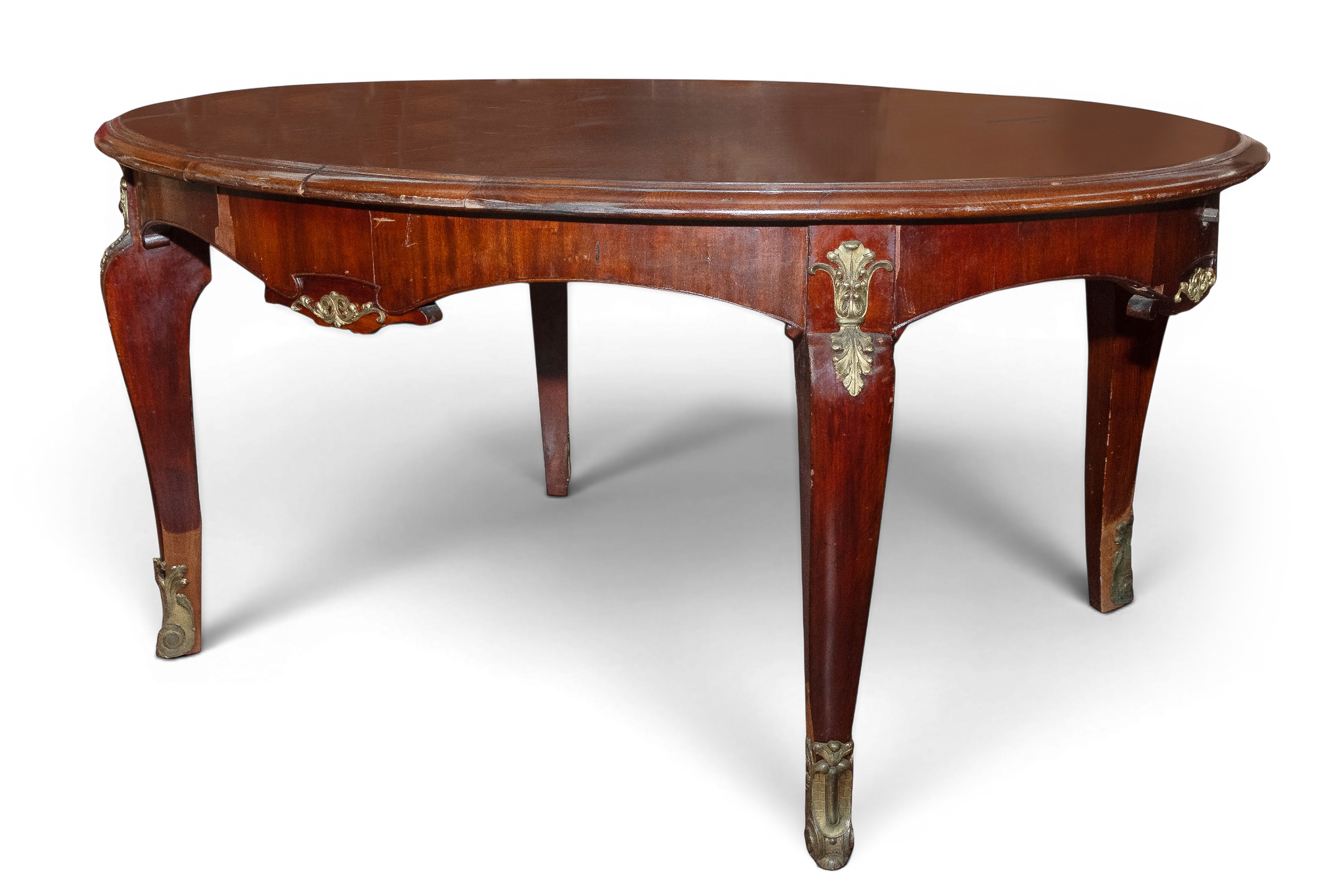 Mesa de comedor estilo Luis XV en madera de caoba 