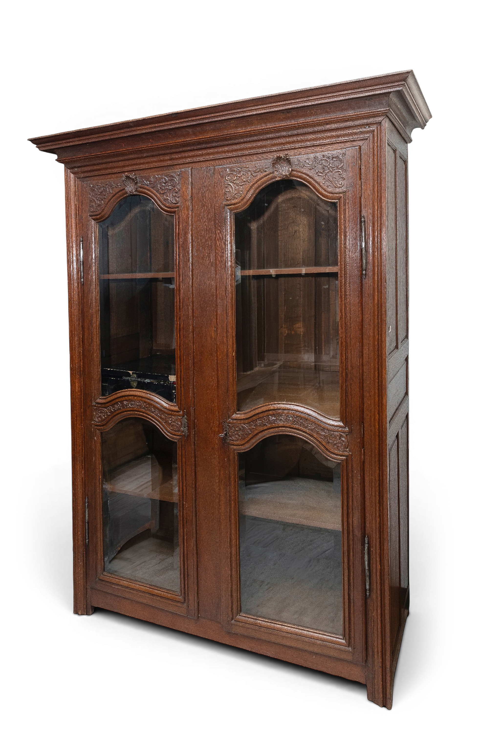 Alacena provenzal, Francia, S. XVIII-XIX
Madera de roble.
Doble puerta frontal acristalada. Remate...