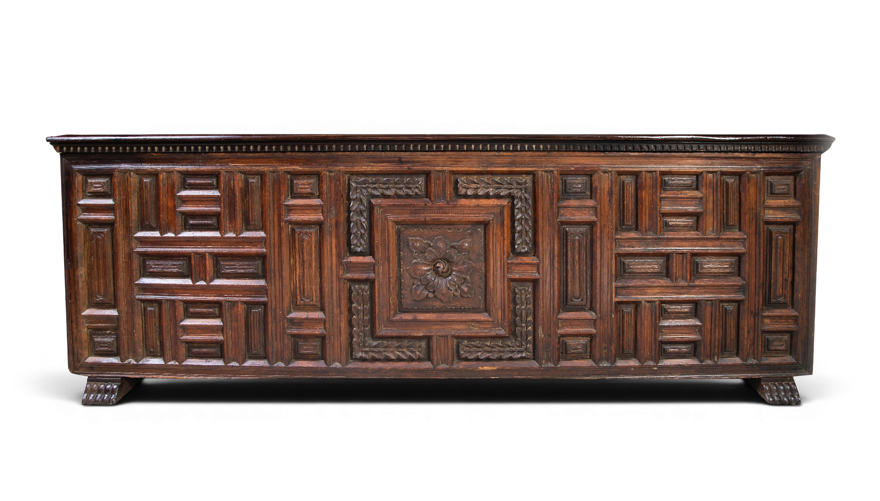 Arcón castellano en madera de roble, España, S. XVII
Medidas: 75 x 57 x 210 cm.