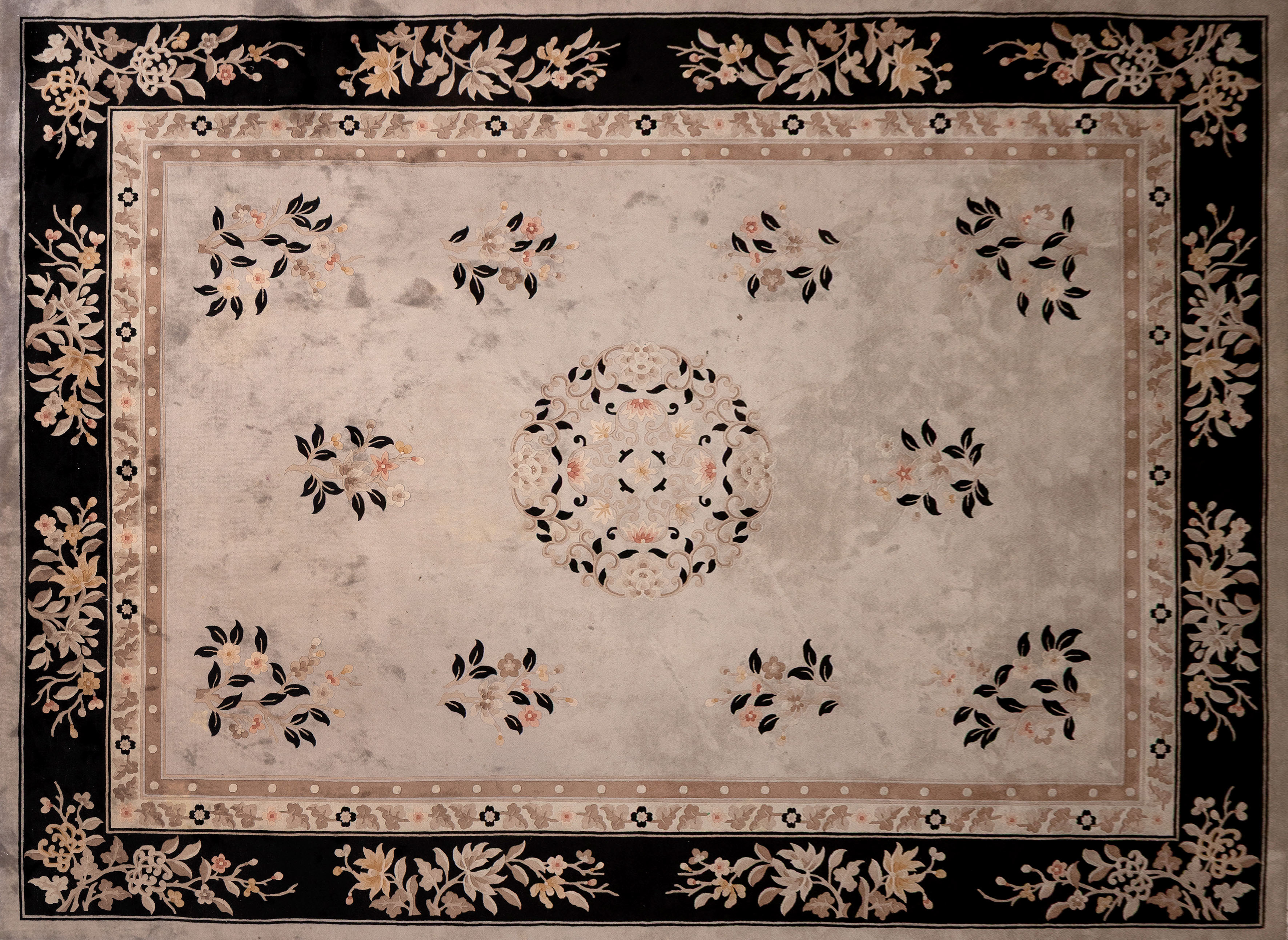 Alfombra Art Déco en lana estilo Nichols, China, segunda mitad S. XX
Campo color rosa pálido con...