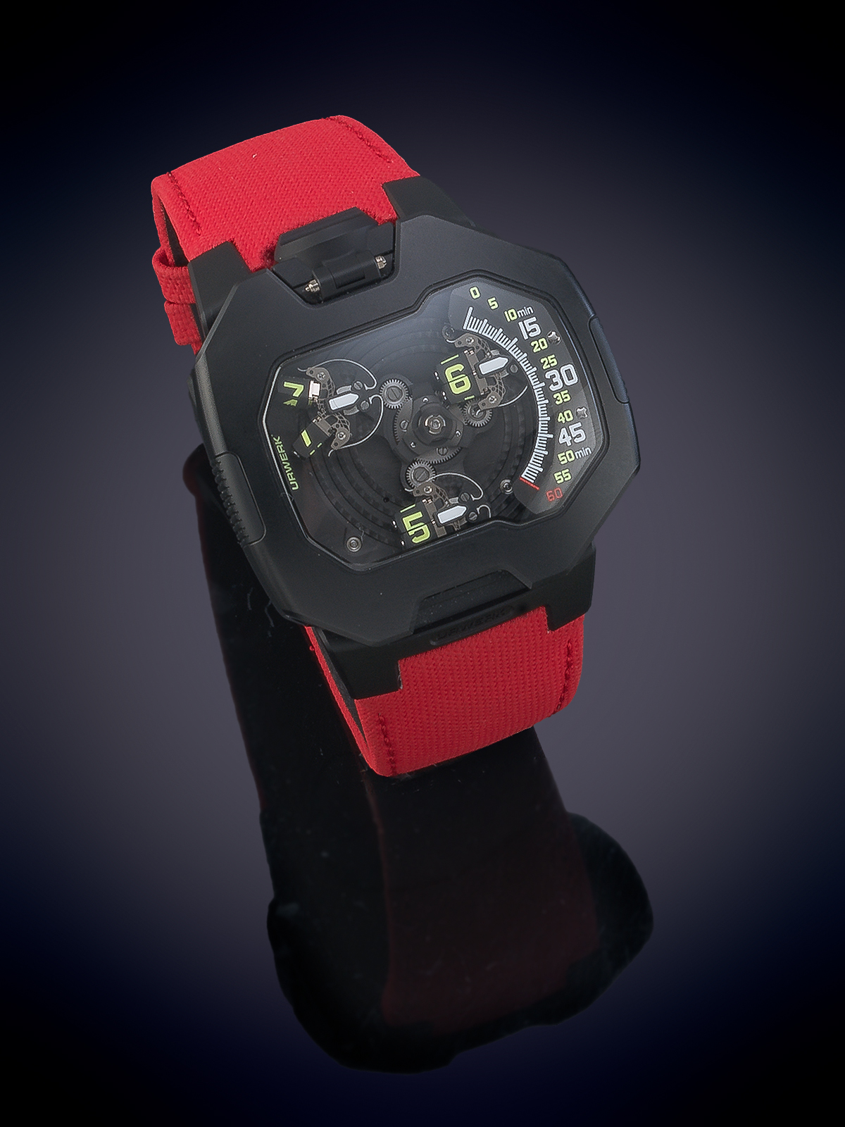 “URWEK”. Fundada por Felix Baumgartner y Martin Frei, Urwerk representa una de las propuestas más radicales e innovadoras de la relojería independiente contemporánea. El modelo UR-120 Black, conocido como “Spock”, reinterpreta la indicación horaria tradic