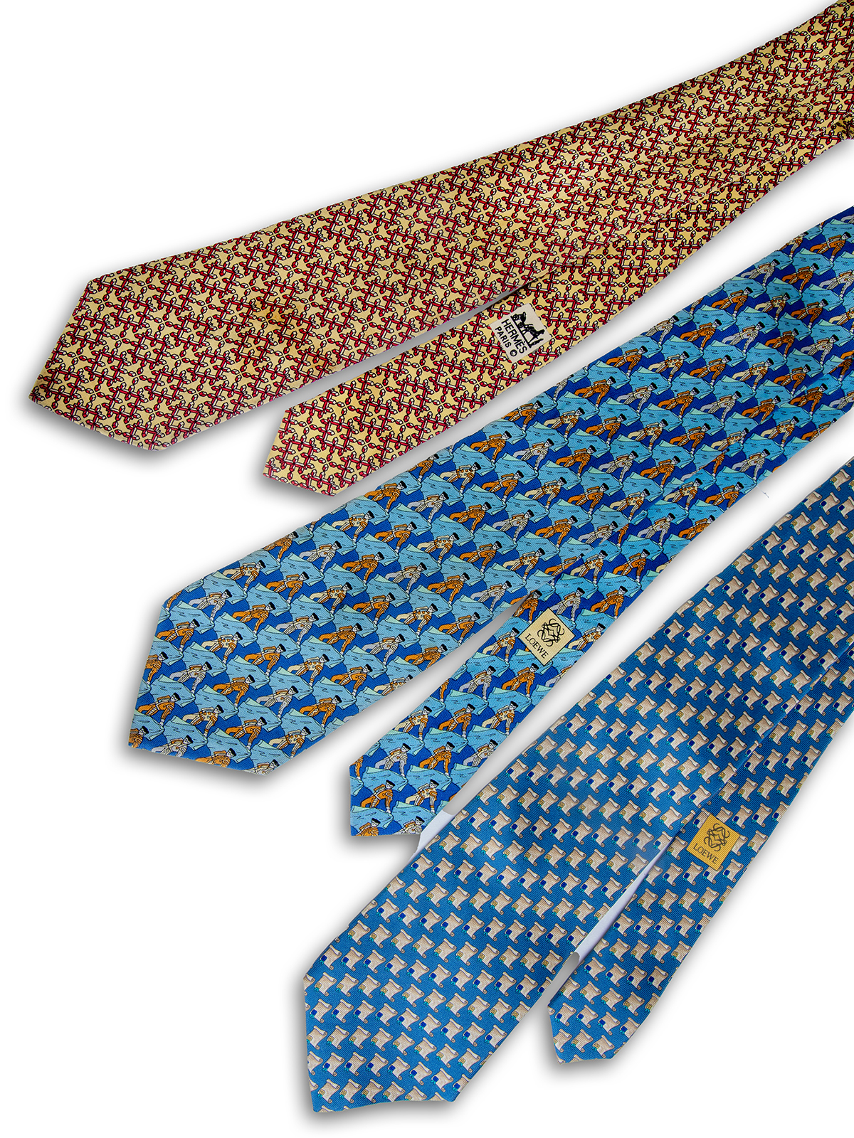  LOTE DE TRES CORBATAS UNA AMARILLA Y ROJA DE HERMES, UNA CON MOTIVOS TAURINOS DE LOEWE Y OTRA AZUL TAMBIÉN DE LOEWE.